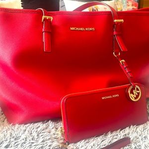 MICHAEL KORS RED TOTE BAG AND MATCHING WALLET